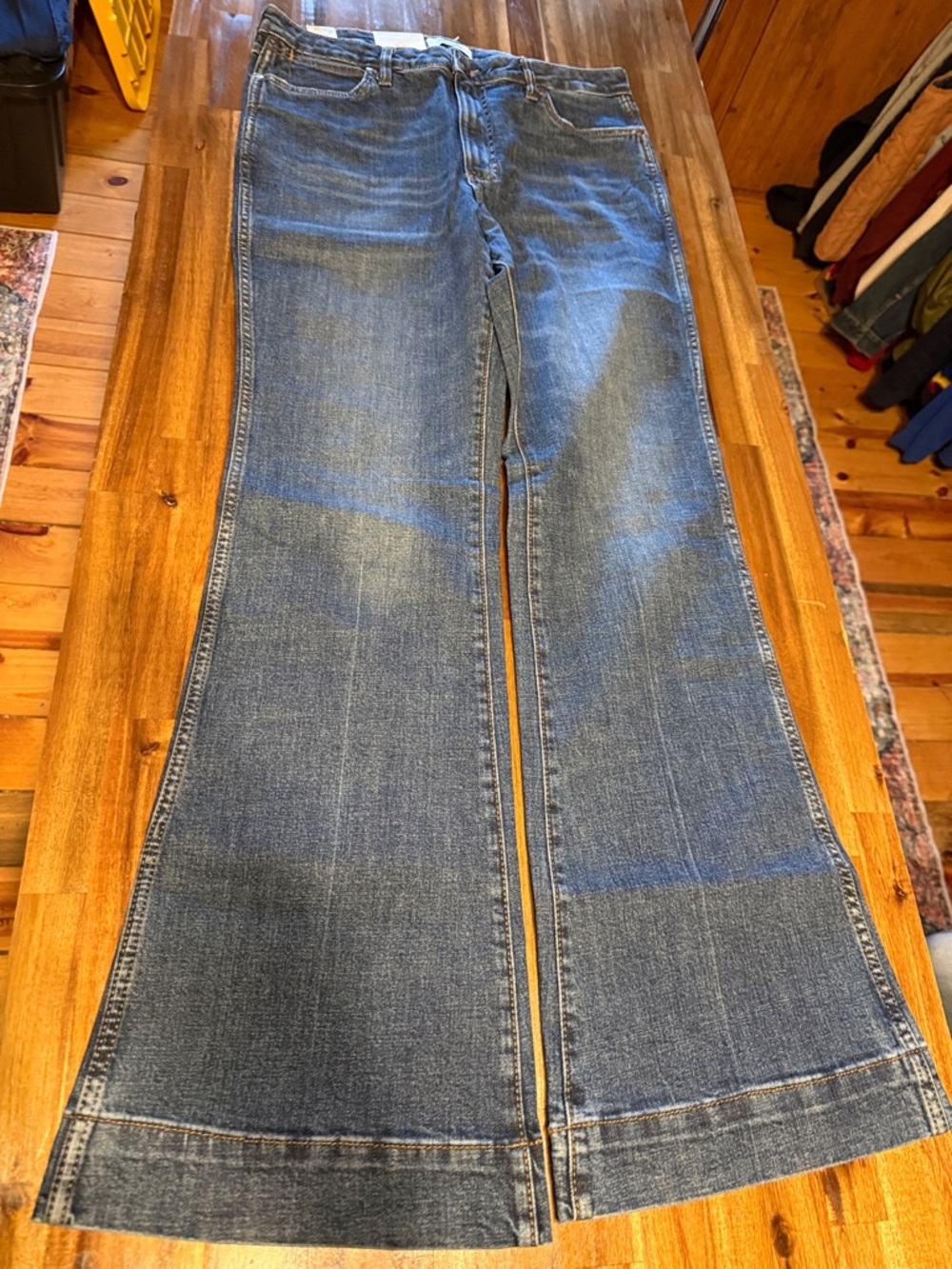 Women's Blue Denim Flared Jeans wrangler size 31 x 34
